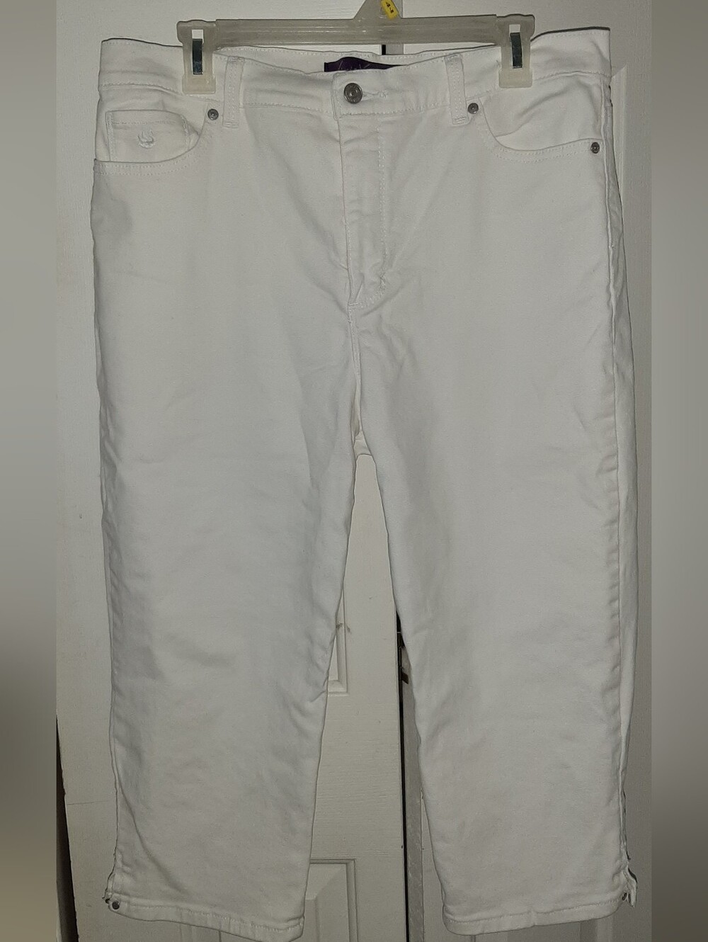 GLORIA VANDERBILT  White Stretchy Denim Capris * Size 14